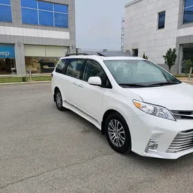 Toyota Sienna 2018