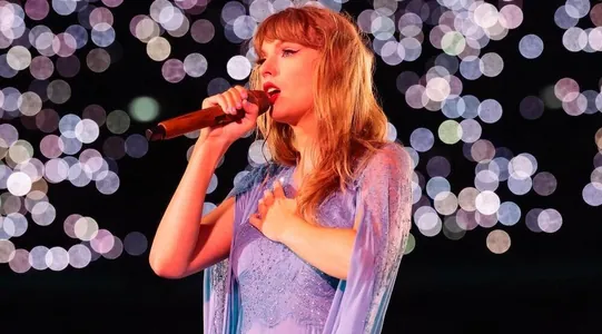 Teýlor Swift dünýäniň iň baý zenan sazandalarynyň reýtinginde Riannadan öňe geçdi