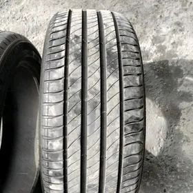 235 45 18 Michelin