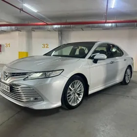 Toyota Camry 2018