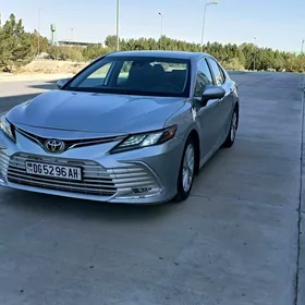 Toyota Camry 2021