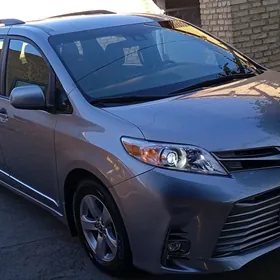 Toyota Sienna 2020