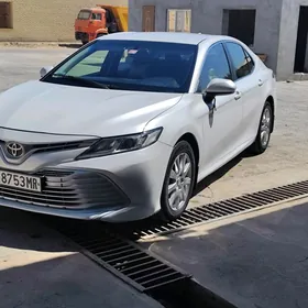 Toyota Camry 2019