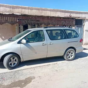 Toyota Sienna 2002