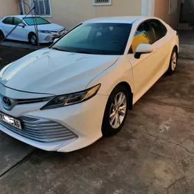 Toyota Camry 2018