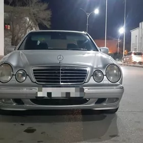 Mercedes-Benz E320 2001