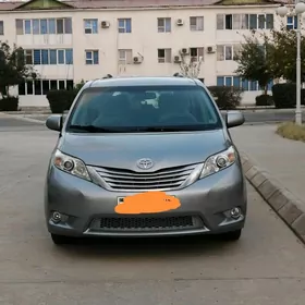 Toyota Sienna 2011