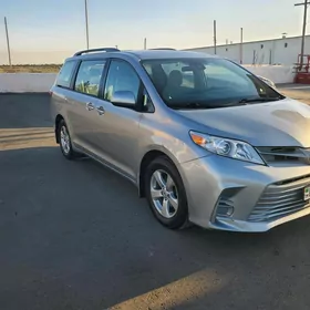 Toyota Sienna 2019