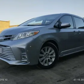 Toyota Sienna 2016