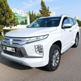 Mitsubishi Pajero 2020