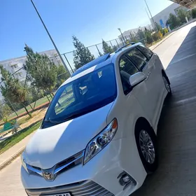 Toyota Sienna 2021