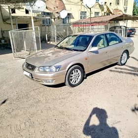 Toyota Camry 2000