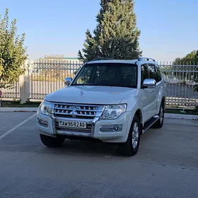 Mitsubishi Pajero 2015