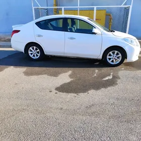 Nissan Versa 2013