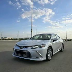 Toyota Camry 2021