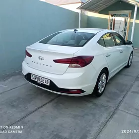 Hyundai Elantra 2019