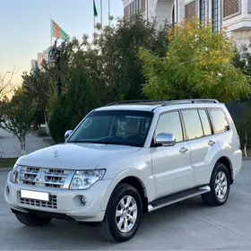 Mitsubishi Pajero 2013