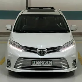 Toyota Sienna 2019