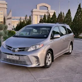 Toyota Sienna 2018