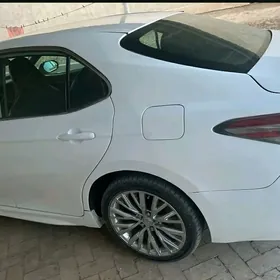 Toyota Camry 2019