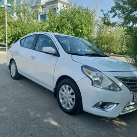 Nissan Versa 2015