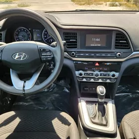 Hyundai Elantra 2019