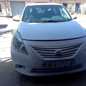 Nissan Versa 2012