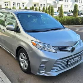 Toyota Sienna 2018