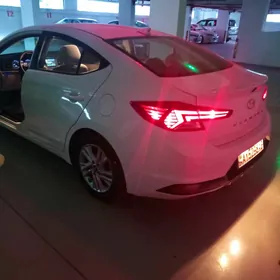 Hyundai Elantra 2019