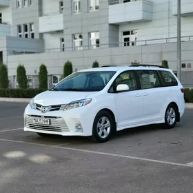 Toyota Sienna 2019