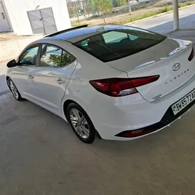 Hyundai Elantra 2019