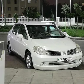 Nissan Tiida 2006