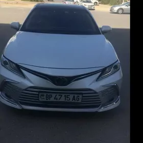 Toyota Camry 2019