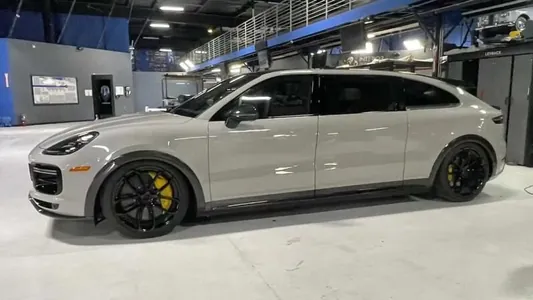 Марк Цукерберг спроектировал для жены уникальный Porsche Cayenne