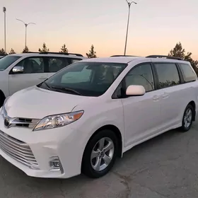 Toyota Sienna 2020