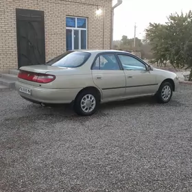 Toyota Carina 1992