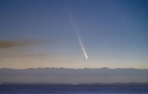 На небе можно увидеть комету, приближавшуюся к Земле 80 тысяч лет назад