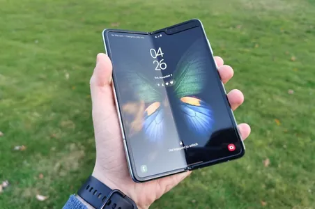 Samsung прекратил поддержку Galaxy Z Fold 2: дорогой флагман признан устаревшим