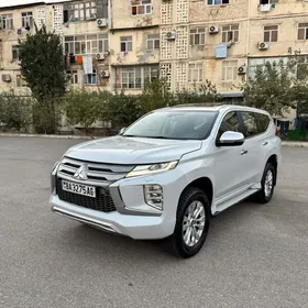 Mitsubishi Pajero 2020