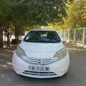 Nissan Versa 2015