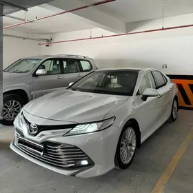 Toyota Camry 2018