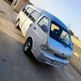 Toyota Hiace 2002