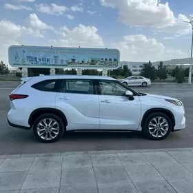 Toyota Highlander 2021