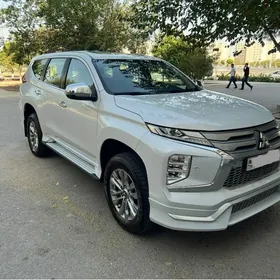 Mitsubishi Pajero 2020