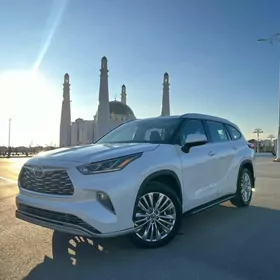 Toyota Highlander 2021