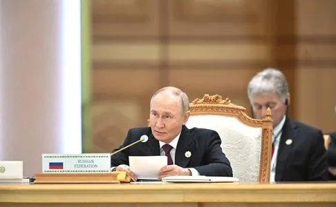 Wladimir Putin Aşgabatdaky foruma gatnaşyjylary Kazanda BRIKS sammitine çagyrdy