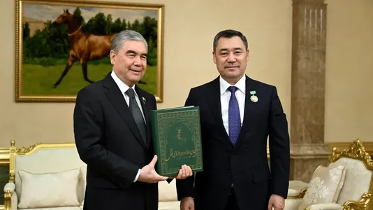 Gurbanguly Berdimuhamedow Sadyr Žaparow bilen duşuşdy