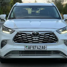 Toyota Highlander 2021