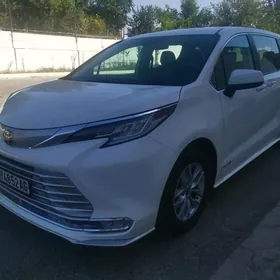 Toyota Sienna 2021