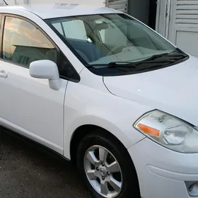 Nissan Versa 2011